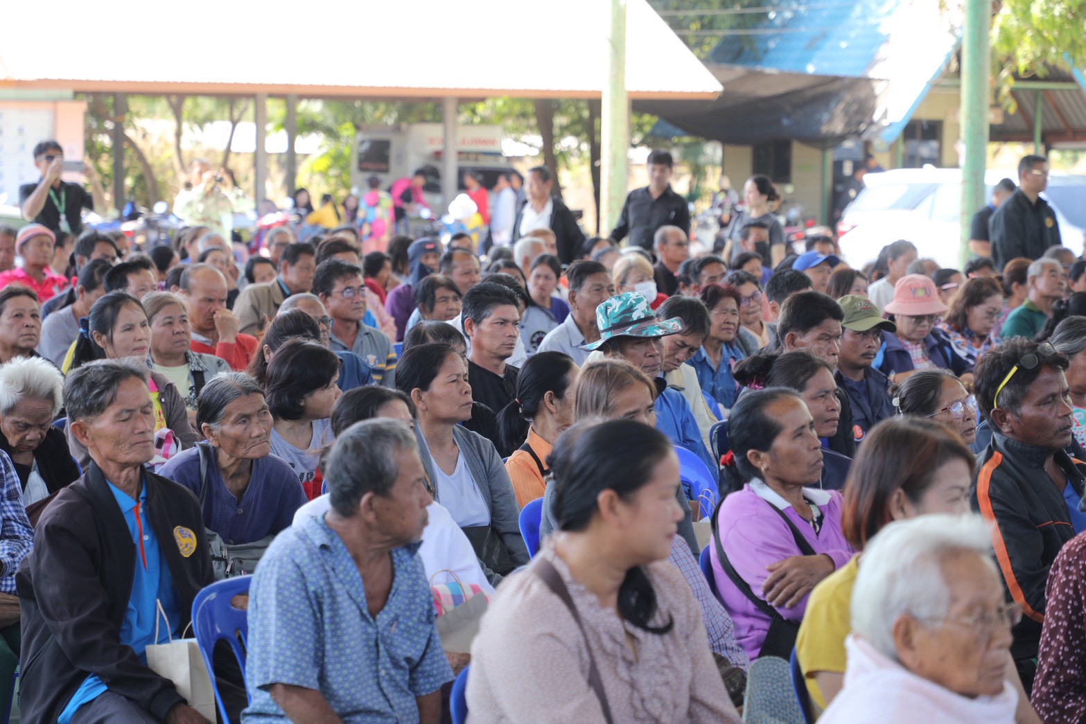 title - ชาวน้ำยืนเฮ ส.ป.ก. ขนทัพบริการถึงที่ ต.เก่าขาม ลดค่าใช้จ่าย ยื่นขอออกโฉนด - ปรึกษาปัญหากฎหมาย ครบจบในที่เดียว